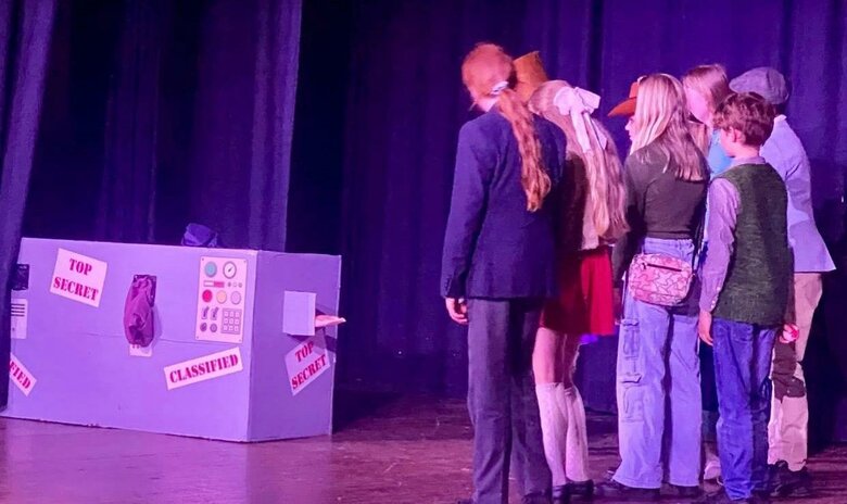 Junior drama students strike gold