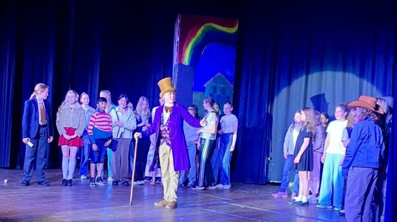 Junior drama students strike gold