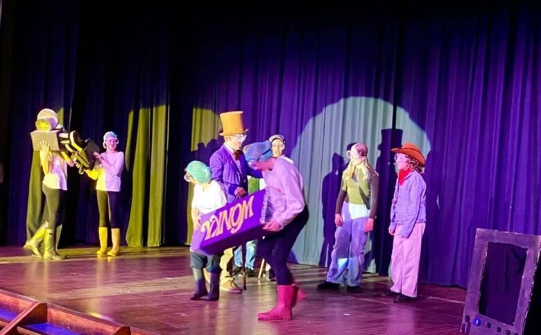 Junior drama students strike gold
