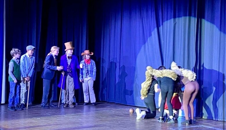 Junior drama students strike gold